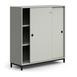 Zamykana szafa przesuwna QBUS, 2 półki, nóżki, uchwyty, 1252x1200x400 mm, czarny, jasnoszary