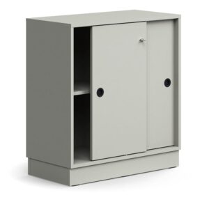 Zamykana szafa przesuwna QBUS, 1 półka, cokół, uchwyty, 868x800x400 mm, jasnoszary