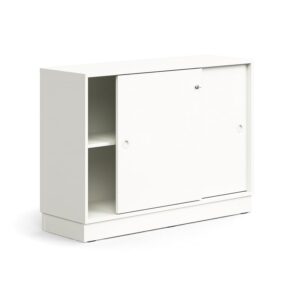 Zamykana szafa przesuwna QBUS, 1 półka, cokół, uchwyty, 868x1200x400 mm, biały