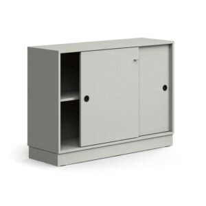 Zamykana szafa przesuwna QBUS, 1 półka, cokół, uchwyty, 868x1200x400 mm, jasnoszary