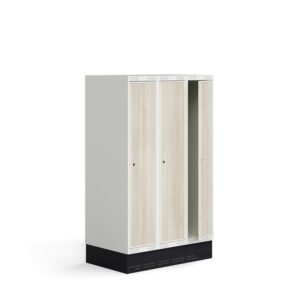 Szafka do szatni ROZ, 3 moduły, 3 drzwi, z podstawą, 1510x900x550 mm, jesion