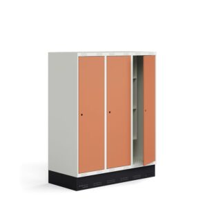 Szafka szkolna ROZ, 3 moduły, 3 drzwi, z cokołem, 1510x1200x550 mm, koralowa