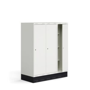 Szafka do szatni ROZ, 3 moduły, 3 drzwi, z podstawą, 1510x1200x550 mm, biała