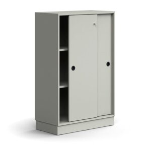 Zamykana szafa przesuwna QBUS, 2 półki, cokół, uchwyty, 1252x800x400 mm, jasnoszary